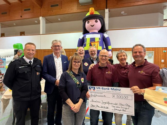 Scheckübergabe: 500 Euro für die Bambinifeuerwehr Ober-Olm